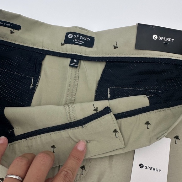 NEW Sperry Stone Tan Flat Front Tech Shorts with tiny Palm Trees Men's Size 36 - Picture 5 of 10